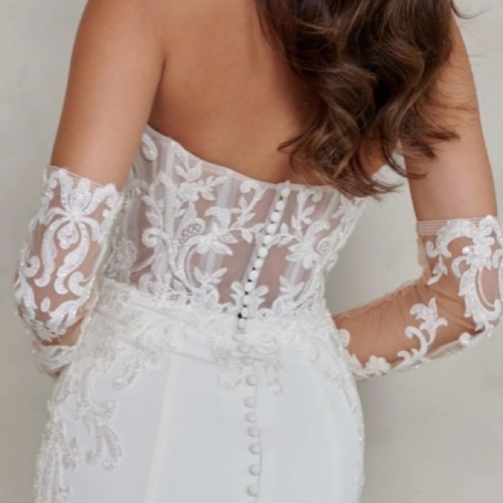 Madi Lane WHITTNEY Wedding Dress – Serene Collection | Size 14 | $2,200 Retail - Picture 3 of 16